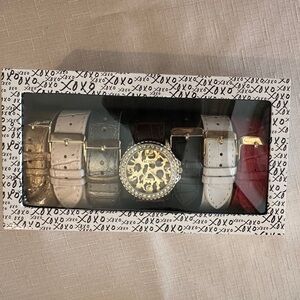 Watch with 7 interchangeable bands